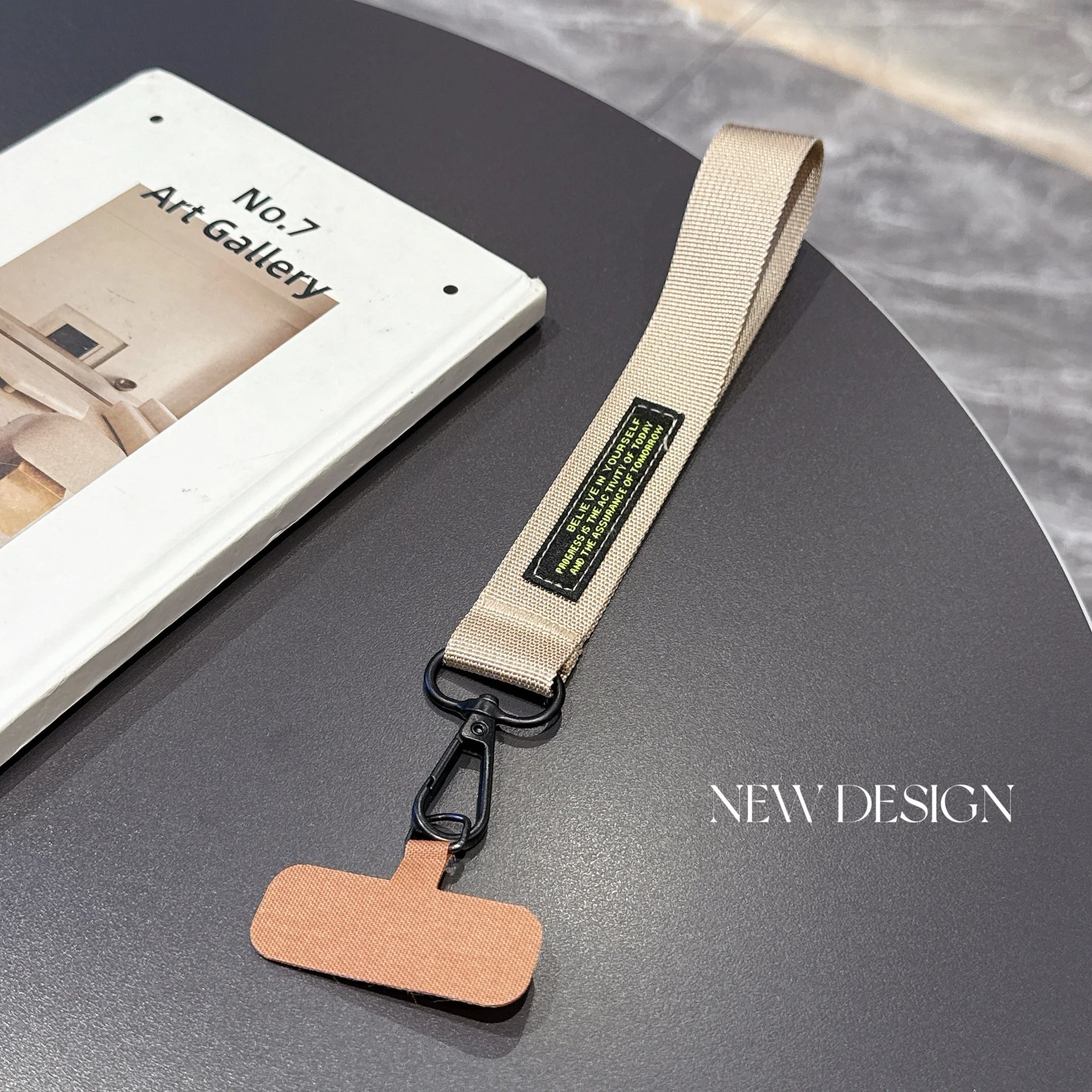 シンプル派にはコレ！メンズにもおすすめのハンドストラップ #AS1033